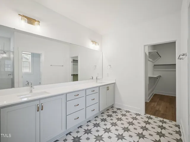 a view of an empty walk in closet