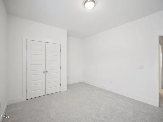 a view of a room with a dry area