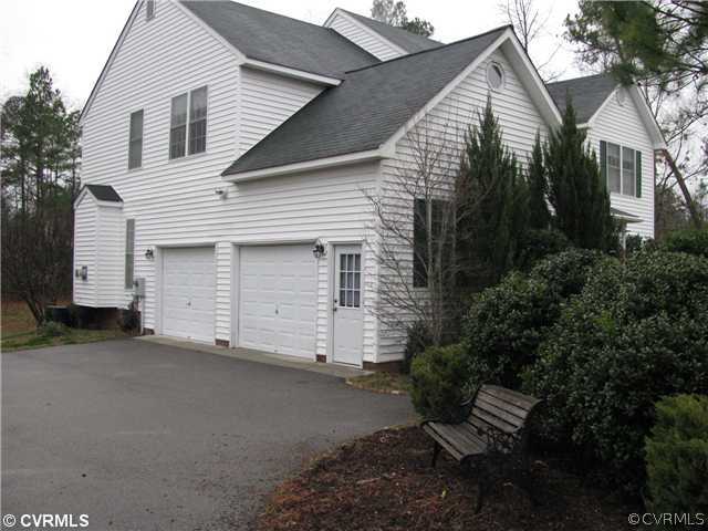 13818 Bluff Ridge Drive Chesterfield, VA 23838 - Photo 2 of 12 Parking Lot/Garage - Overrsized 2 car garage - sid