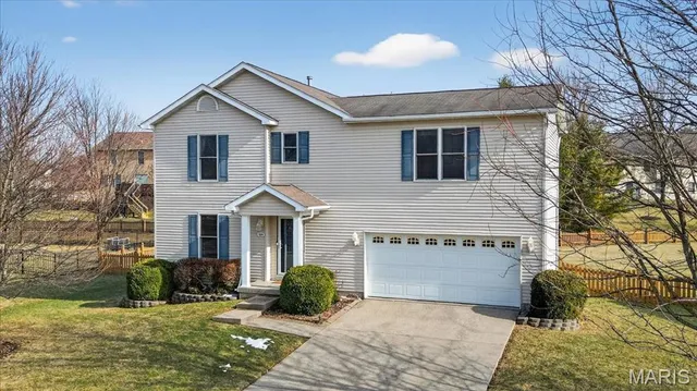 $375,000 | 109 Eagles Landing Drive, Belleville, IL 62221