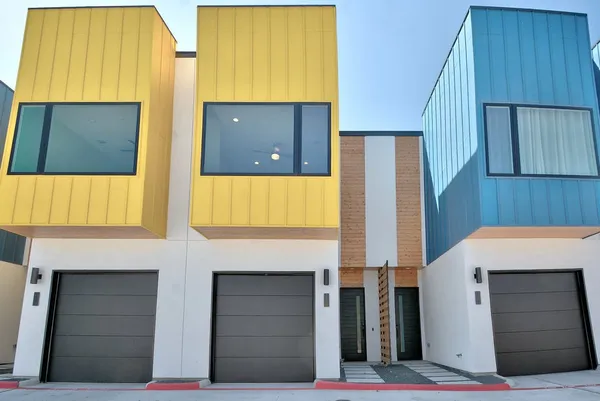 $3,200 | 2108 Tillery Street, Unit 1104, Austin, TX 78723
