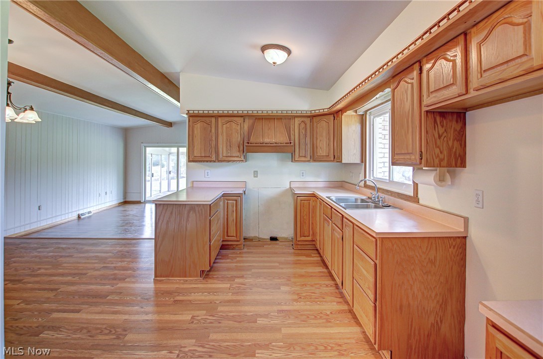 12168 Chamberlain Road Aurora, OH 44202 - Photo 7 of 35 kitchen