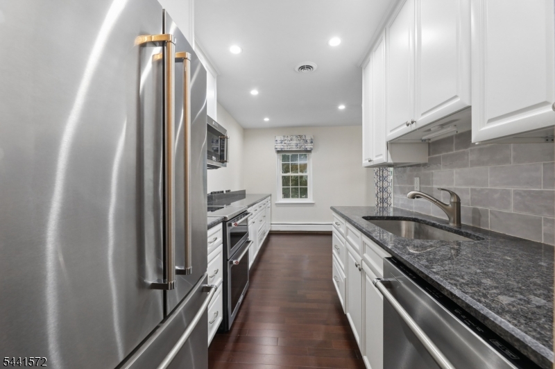 364 East Ridgewood Avenue, Unit 3 Ridgewood, NJ 07450 - Photo 6 of 32