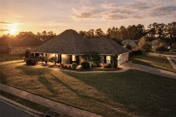 $369,900 | 100 Iberia Lane, Pineville, LA 71360