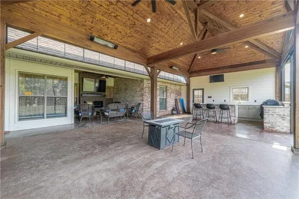 $369,900 | 100 Iberia Lane, Pineville, LA 71360