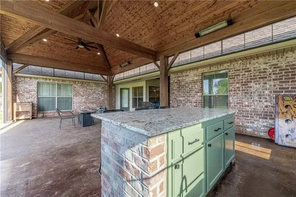 $369,900 | 100 Iberia Lane, Pineville, LA 71360
