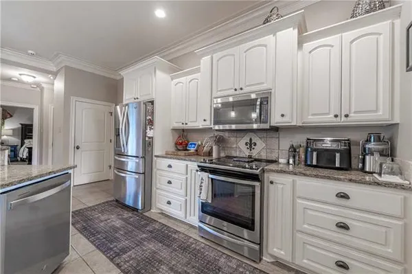 $369,900 | 100 Iberia Lane, Pineville, LA 71360