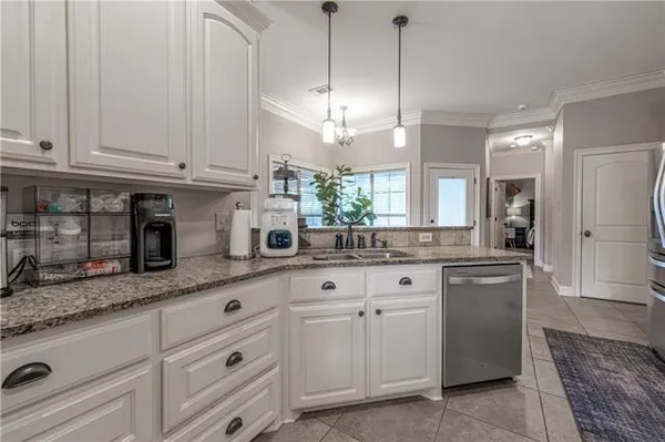 $369,900 | 100 Iberia Lane, Pineville, LA 71360
