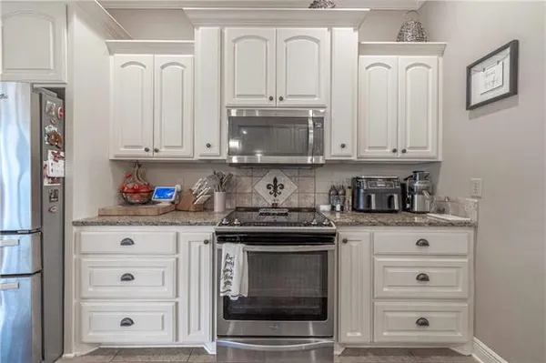 $369,900 | 100 Iberia Lane, Pineville, LA 71360