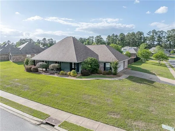 $369,900 | 100 Iberia Lane, Pineville, LA 71360