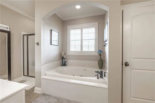 $369,900 | 100 Iberia Lane, Pineville, LA 71360