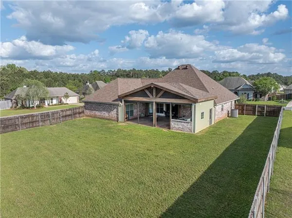 $369,900 | 100 Iberia Lane, Pineville, LA 71360