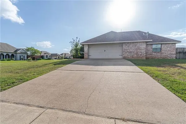 $369,900 | 100 Iberia Lane, Pineville, LA 71360