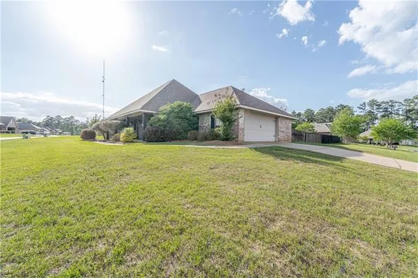 $369,900 | 100 Iberia Lane, Pineville, LA 71360