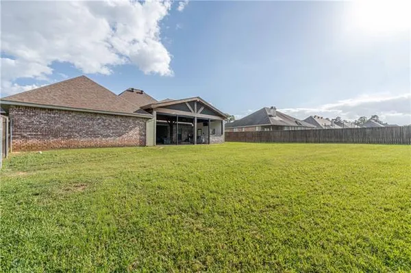 $369,900 | 100 Iberia Lane, Pineville, LA 71360