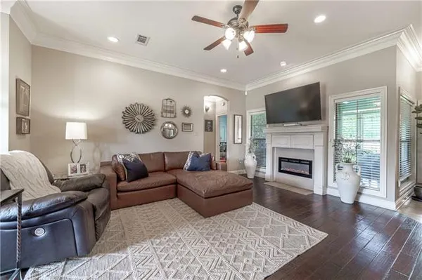 $369,900 | 100 Iberia Lane, Pineville, LA 71360