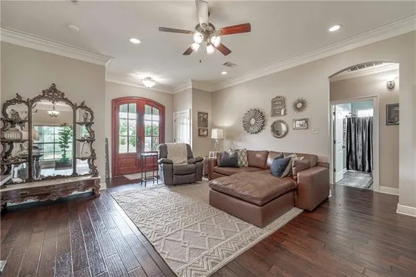 $369,900 | 100 Iberia Lane, Pineville, LA 71360