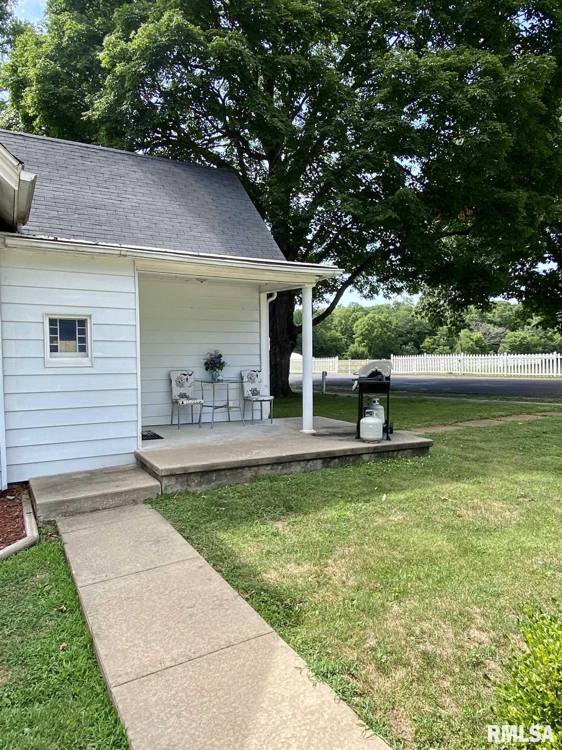 210 East Virginia Road Arenzville, IL 62611 - Photo 3 of 30 Gallery Image 3