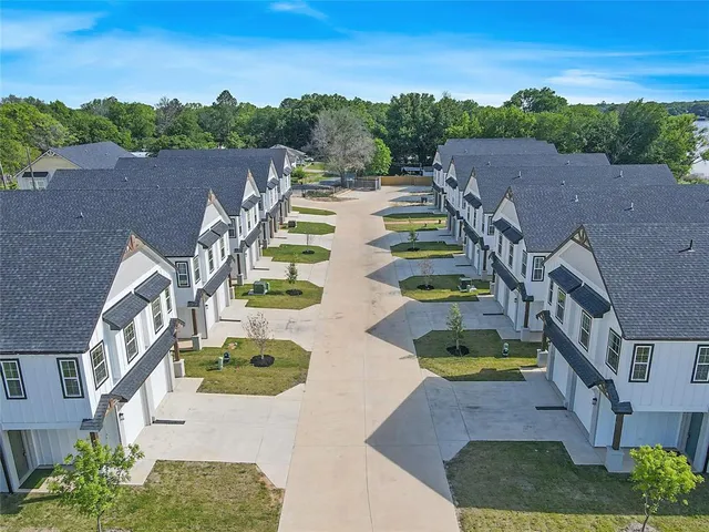 $1,950 | 1319 West Main Street, Unit 7, Gun Barrel City, TX 75156