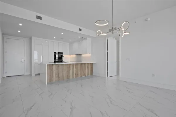 $6,900 | 220 Lake Shore Drive, Unit 1113, West Palm Beach, FL 33403