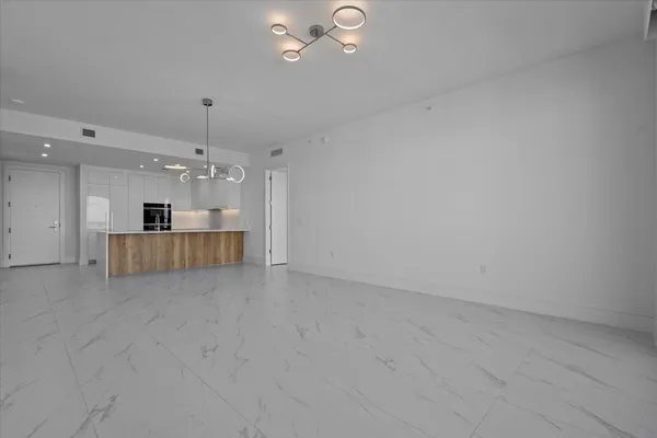 $6,900 | 220 Lake Shore Drive, Unit 1113, West Palm Beach, FL 33403