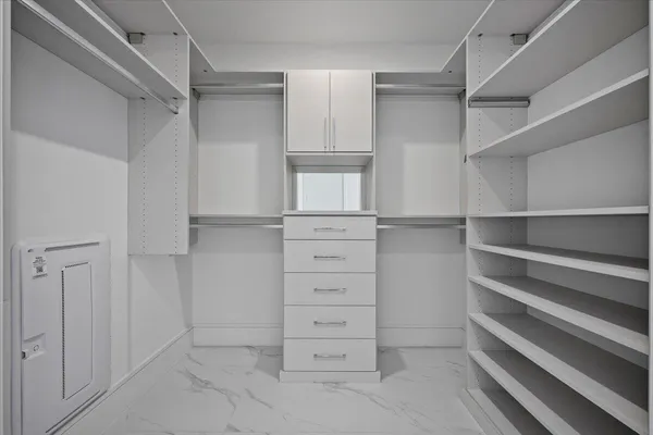 $6,900 | 220 Lake Shore Drive, Unit 1113, West Palm Beach, FL 33403