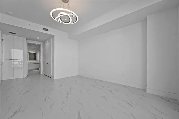 $6,900 | 220 Lake Shore Drive, Unit 1113, West Palm Beach, FL 33403