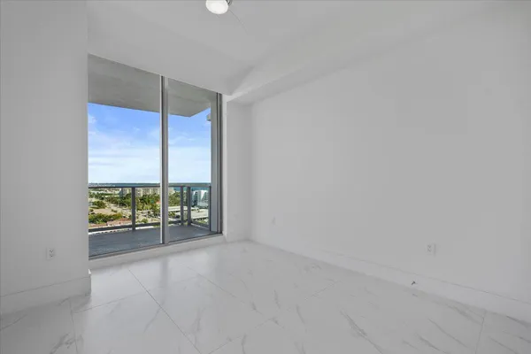 $6,900 | 220 Lake Shore Drive, Unit 1113, West Palm Beach, FL 33403