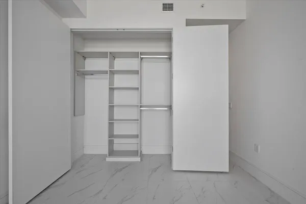 $6,900 | 220 Lake Shore Drive, Unit 1113, West Palm Beach, FL 33403