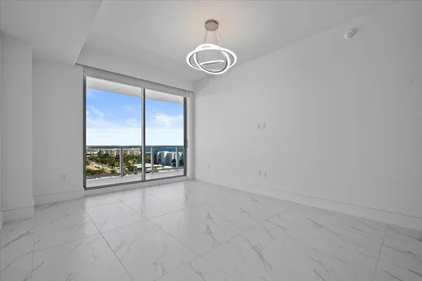 $6,900 | 220 Lake Shore Drive, Unit 1113, West Palm Beach, FL 33403