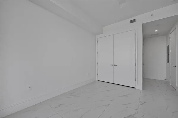 $6,900 | 220 Lake Shore Drive, Unit 1113, West Palm Beach, FL 33403