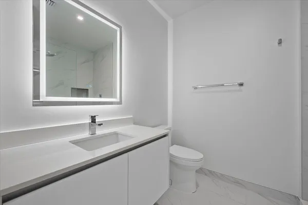 $6,900 | 220 Lake Shore Drive, Unit 1113, West Palm Beach, FL 33403