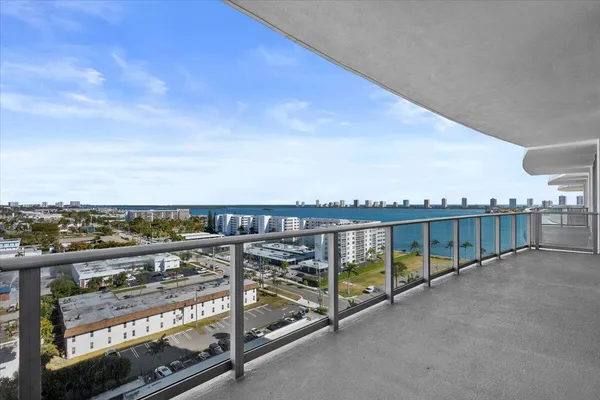 $6,900 | 220 Lake Shore Drive, Unit 1113, West Palm Beach, FL 33403