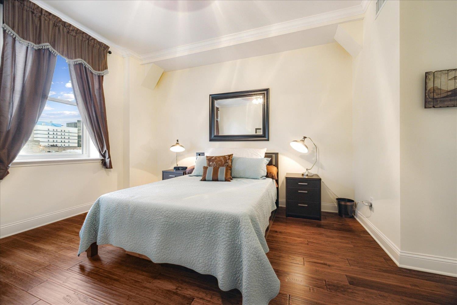 127 Madison Avenue, Unit 602 Memphis, TN 38103 - Photo 23 of 25 a bedroom with a bed and a window