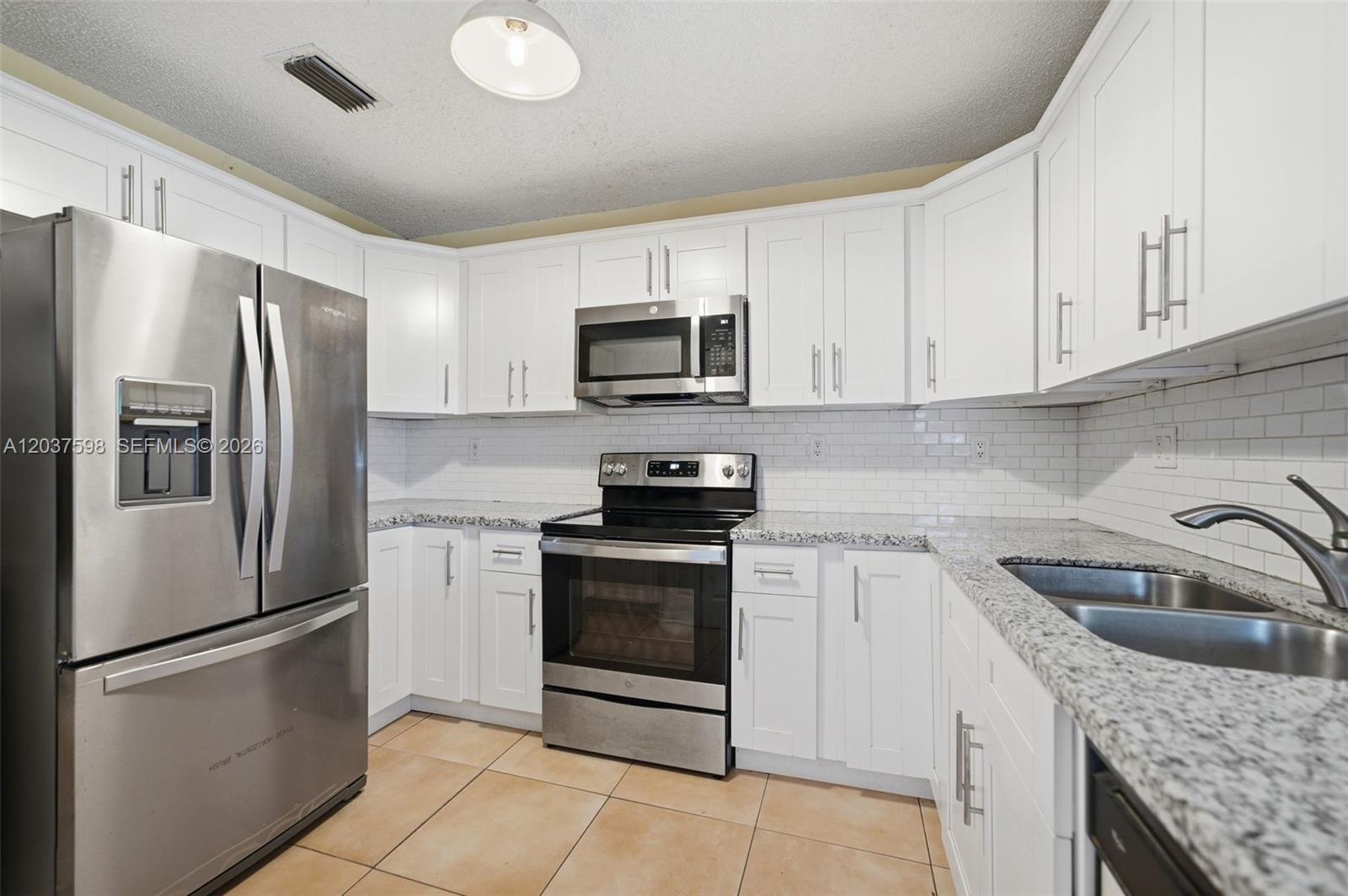 16478 Southwest 99th Street Miami, FL 33196 - Photo 13 of 30