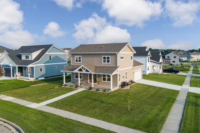 $520,000 | 1295 Stonehaven Drive, Sun Prairie, WI 53590