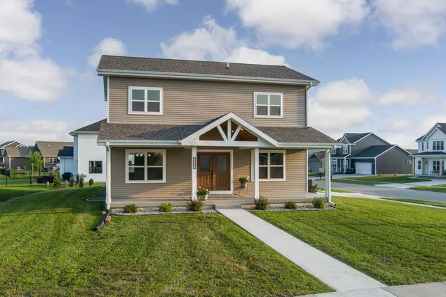 $520,000 | 1295 Stonehaven Drive, Sun Prairie, WI 53590