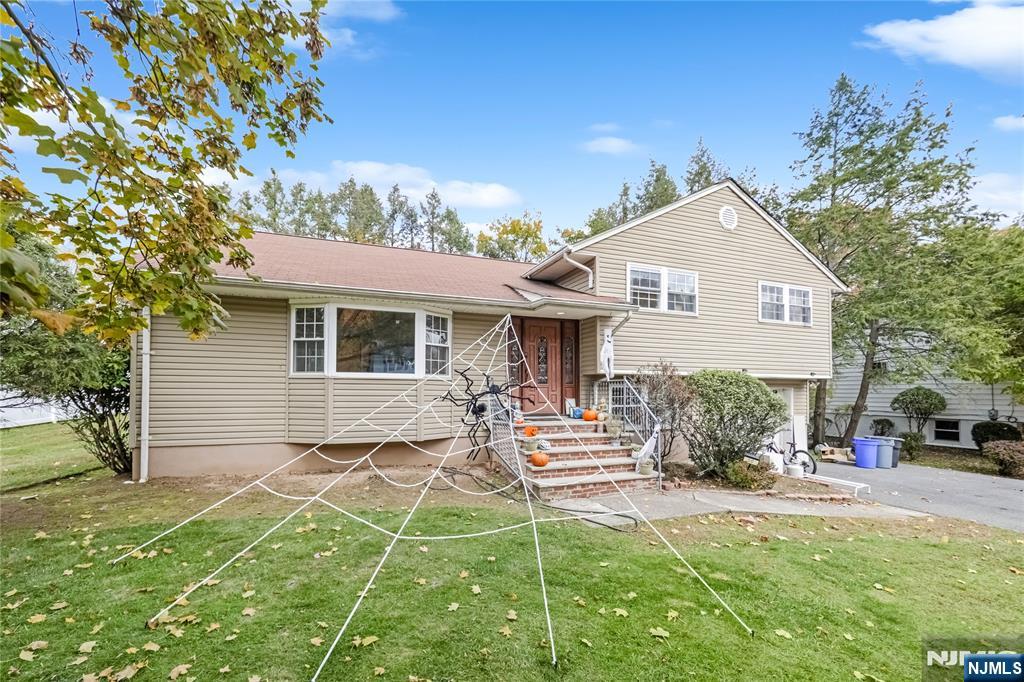 50 Carlson Court Closter, NJ 07624 - Photo 12 of 16