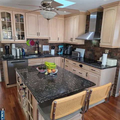 $960,000 | 50 Carlson Court, Closter, NJ 07624