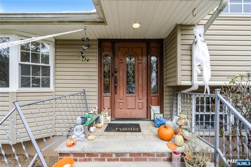 50 Carlson Court Closter, NJ 07624 - Photo 4 of 16