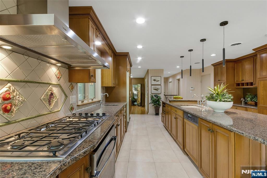 78 Apple Ridge Road Woodcliff Lake, NJ 07677 - Photo 14 of 38