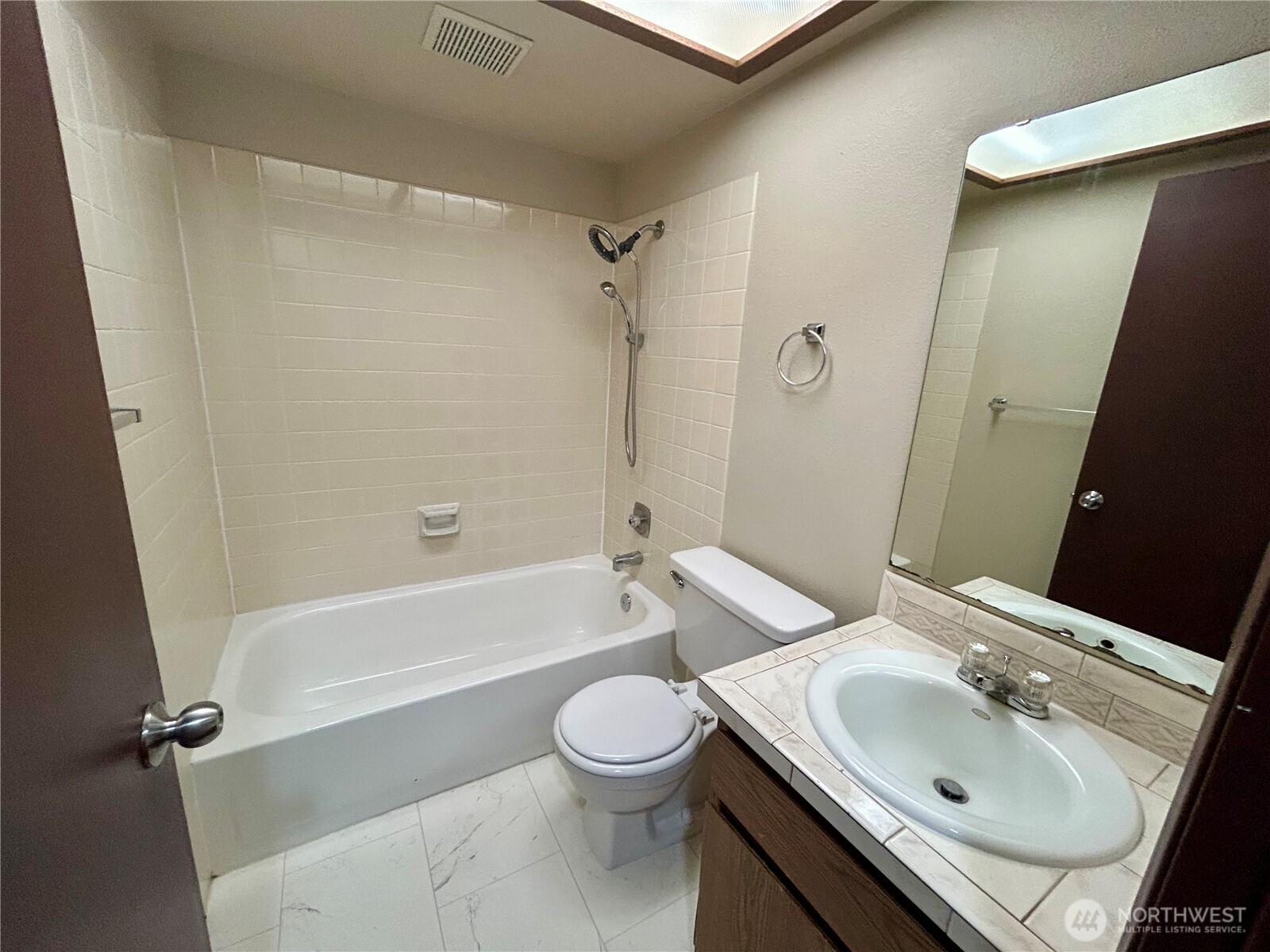 202 Vashon Avenue Southeast Renton, WA 98059 - Photo 11 of 31 Gallery Image 11