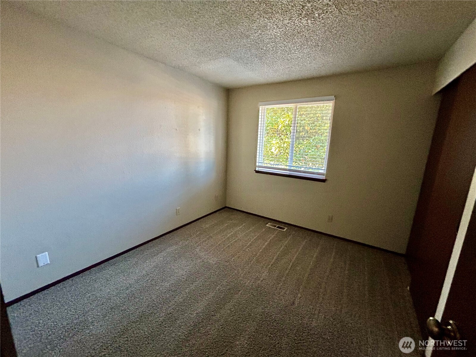 202 Vashon Avenue Southeast Renton, WA 98059 - Photo 12 of 31 Gallery Image 12