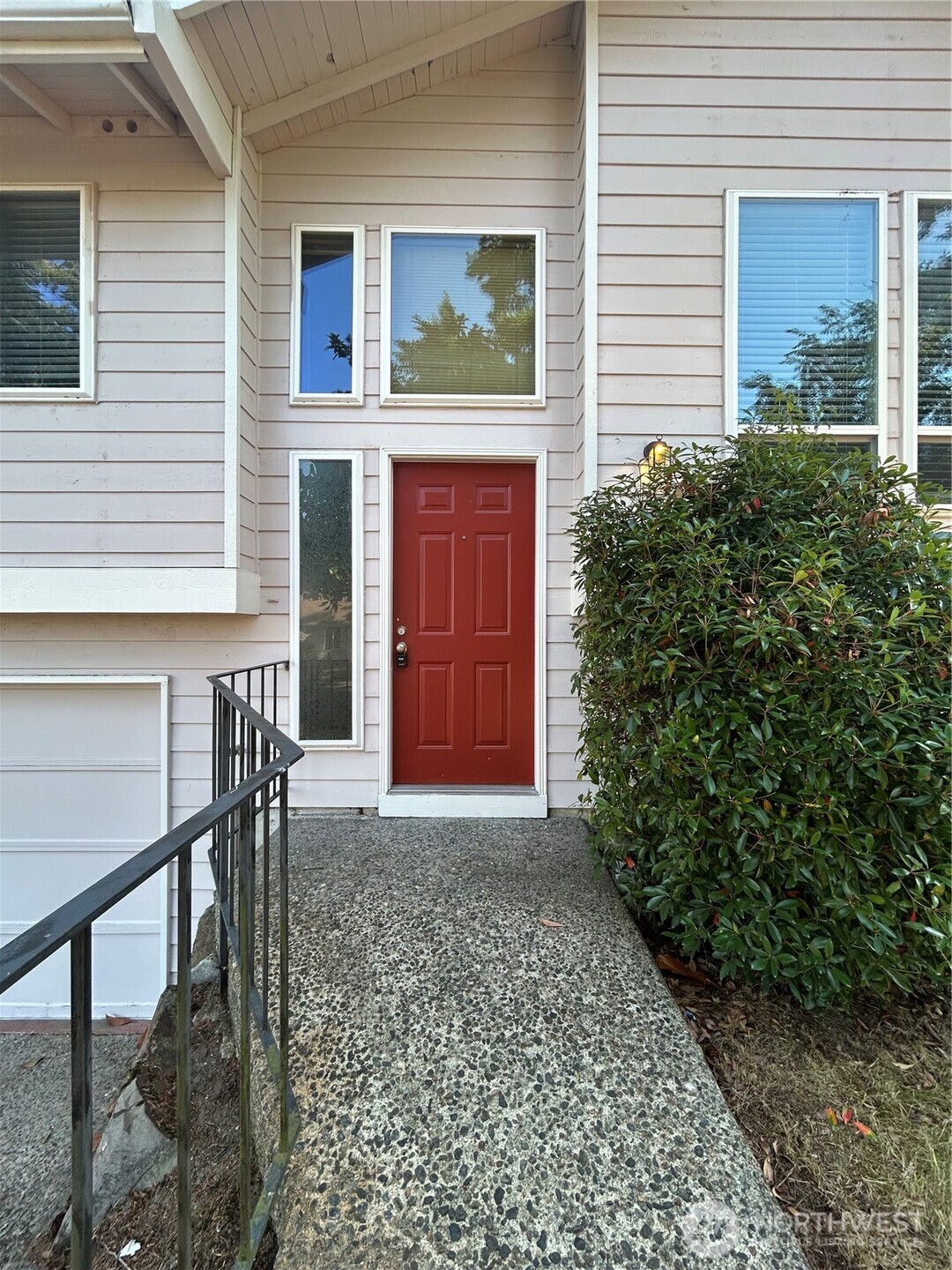 202 Vashon Avenue Southeast Renton, WA 98059 - Photo 2 of 31 Gallery Image 2