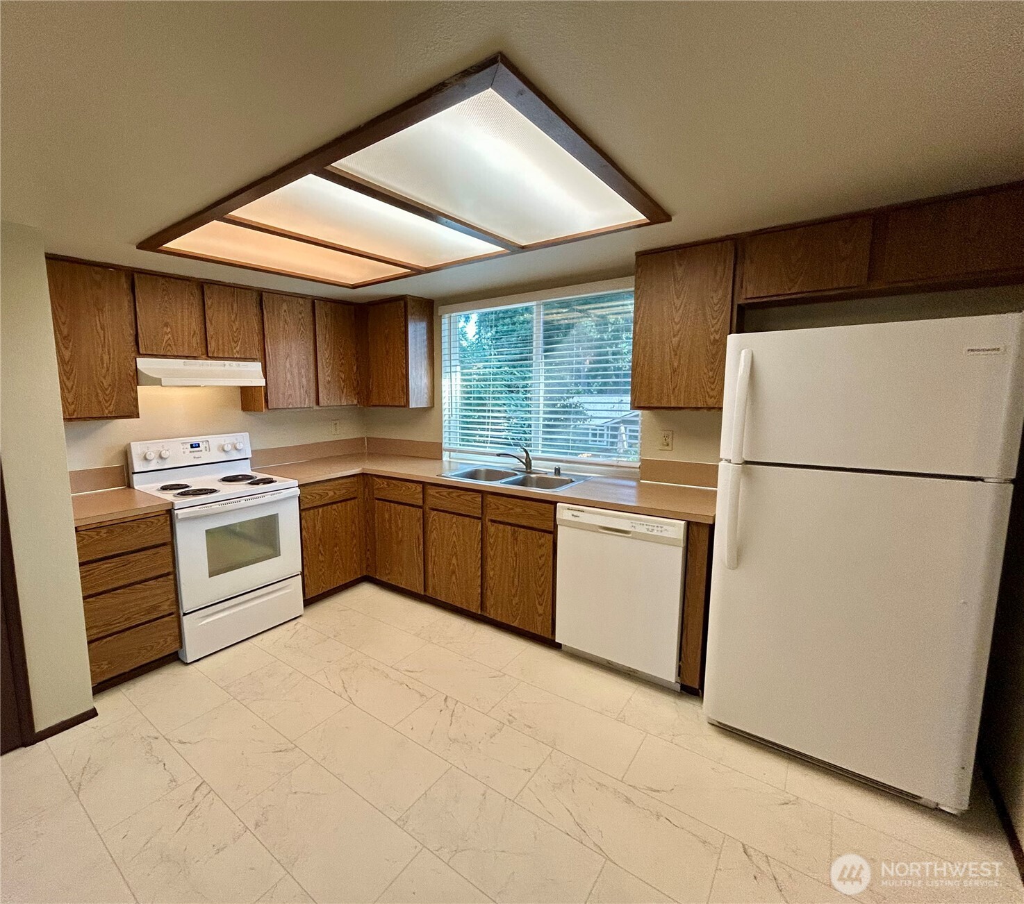 202 Vashon Avenue Southeast Renton, WA 98059 - Photo 8 of 31 Gallery Image 8