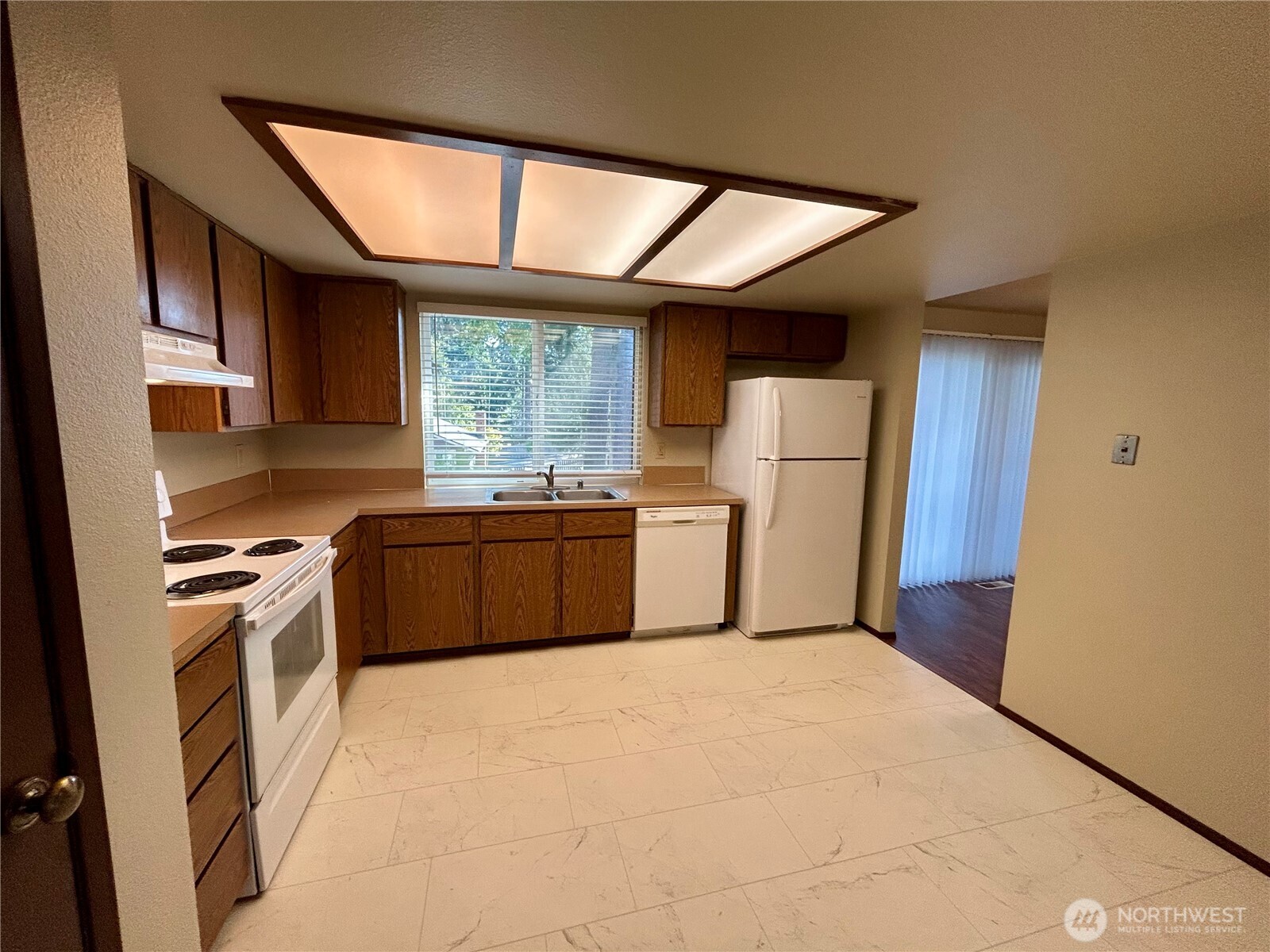 202 Vashon Avenue Southeast Renton, WA 98059 - Photo 9 of 31 Gallery Image 9