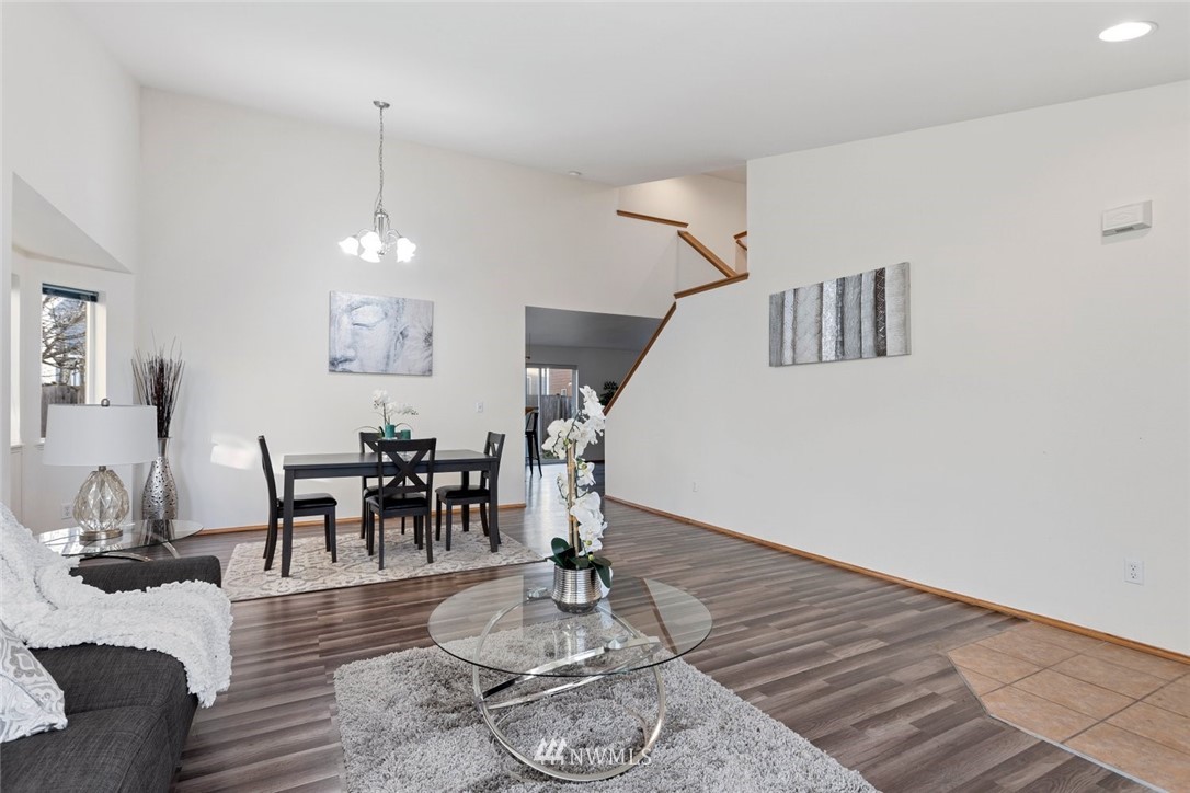 466 Ilwaco Avenue Northeast Renton, WA 98059 - Photo 5 of 25