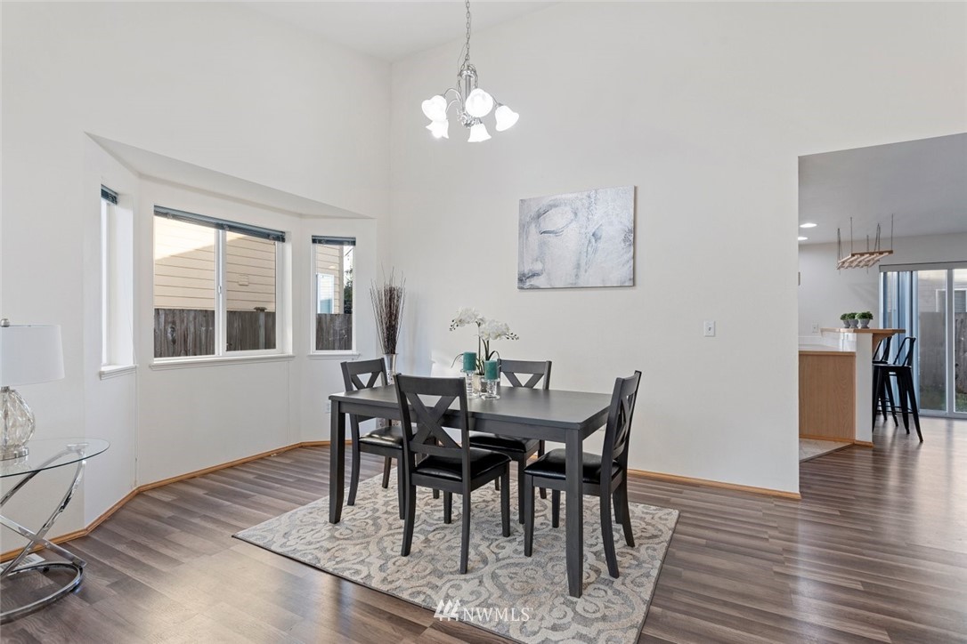 466 Ilwaco Avenue Northeast Renton, WA 98059 - Photo 7 of 25