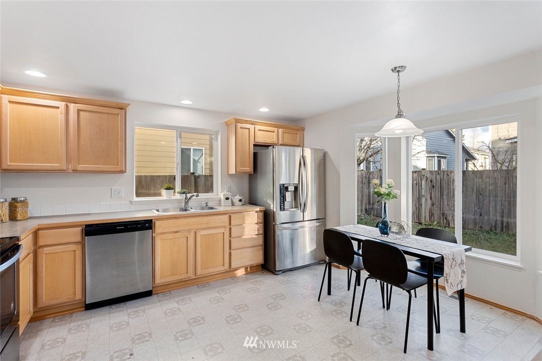 466 Ilwaco Avenue Northeast Renton, WA 98059 - Photo 10 of 25