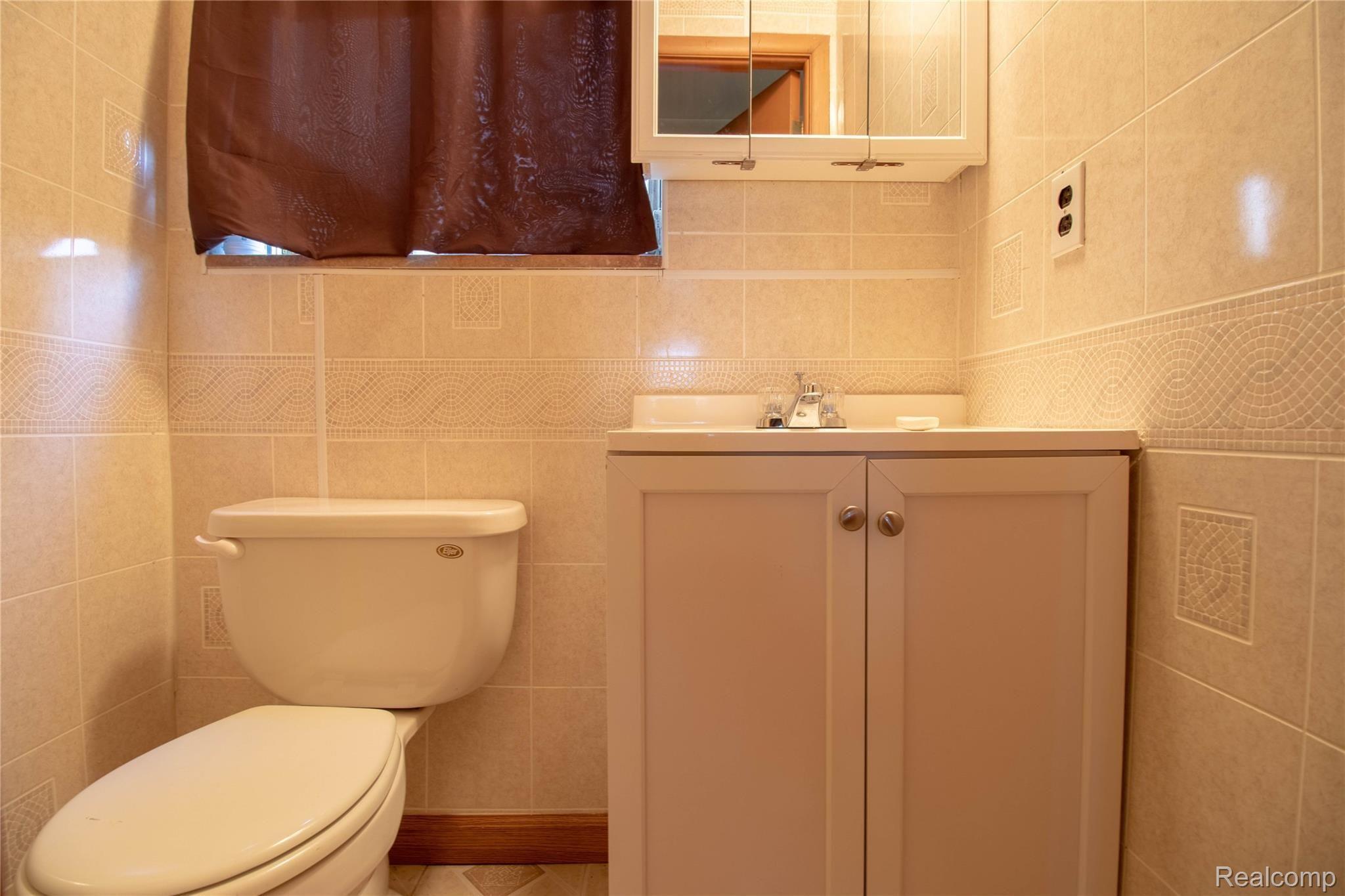 4262 Harvard Road Detroit, MI 48224 - Photo 17 of 19 19.BasementBath